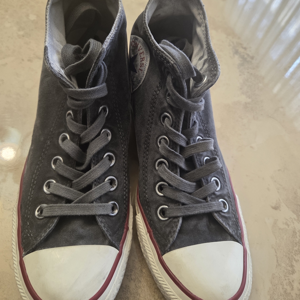 Stylish Black High-Top Sneakers - Picture 3 of 6